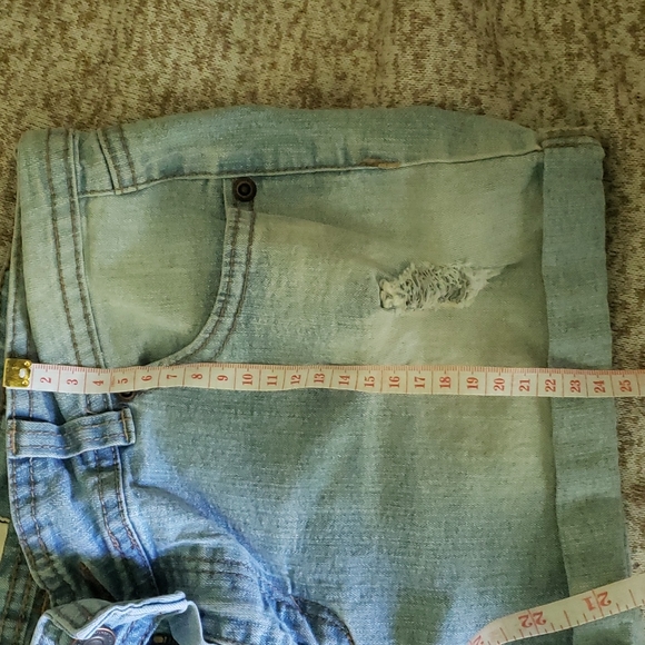 Denim shorts - Picture 4 of 5